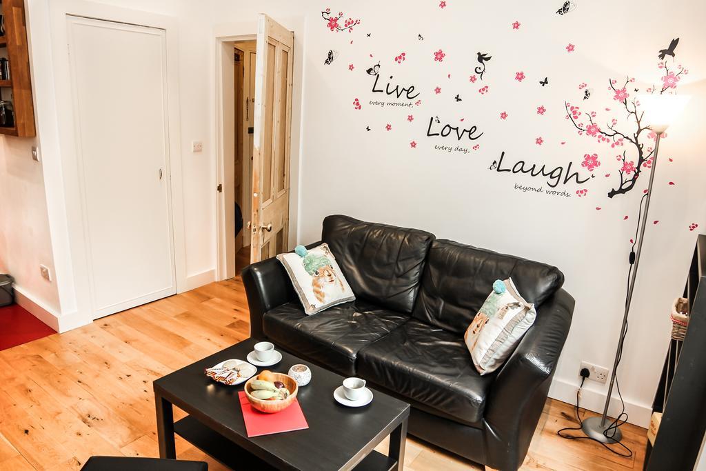 شقة Chic & Bright Flat Near Holyrood Park إدنبرة الغرفة الصورة