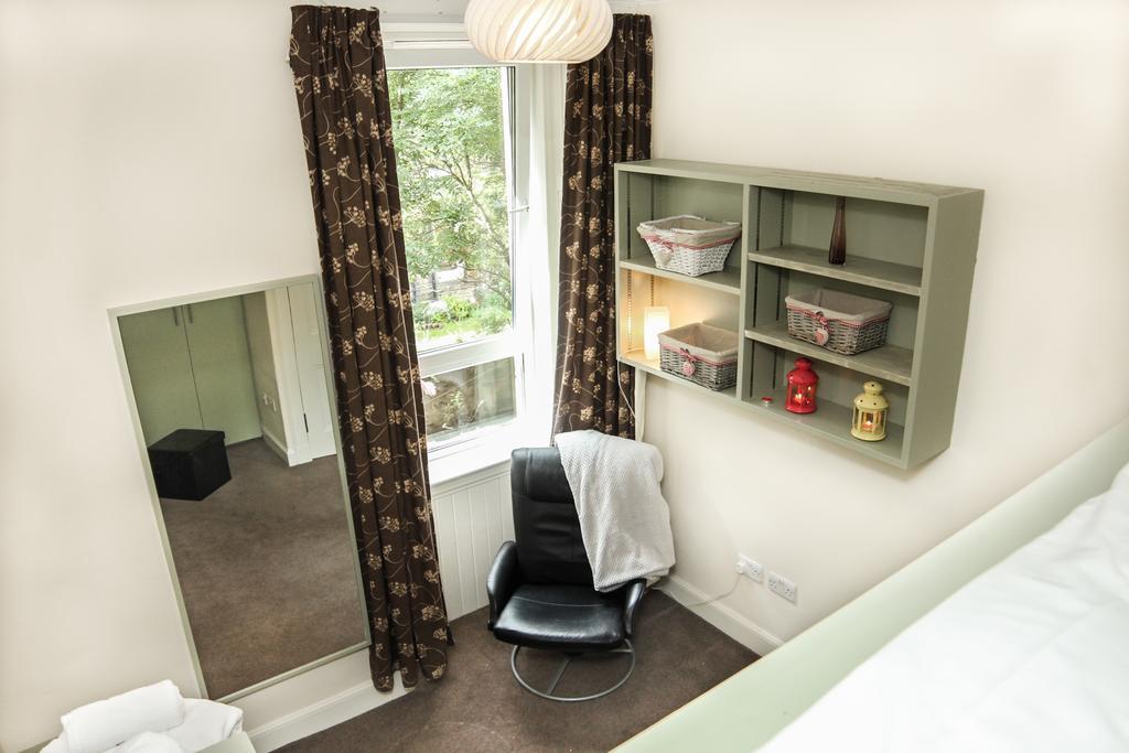 شقة Chic & Bright Flat Near Holyrood Park إدنبرة الغرفة الصورة