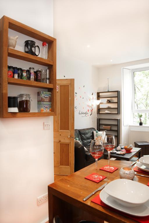 شقة Chic & Bright Flat Near Holyrood Park إدنبرة الغرفة الصورة