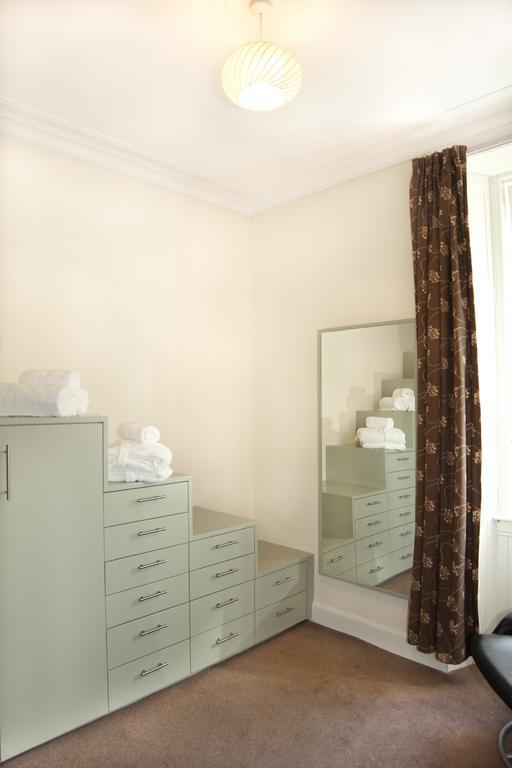 شقة Chic & Bright Flat Near Holyrood Park إدنبرة الغرفة الصورة