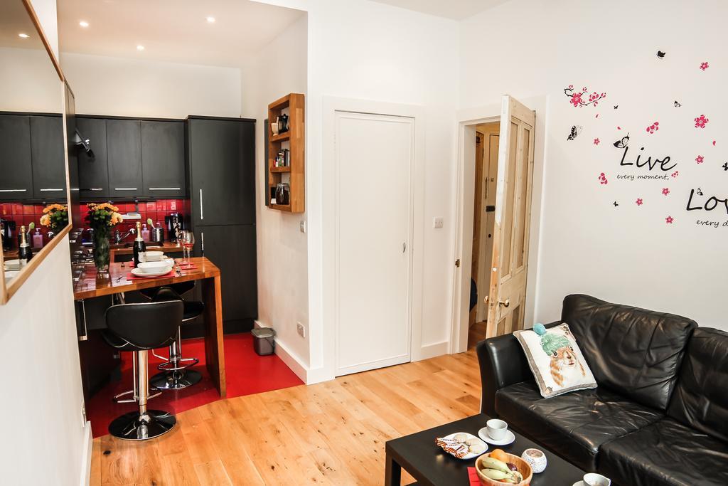 شقة Chic & Bright Flat Near Holyrood Park إدنبرة الغرفة الصورة